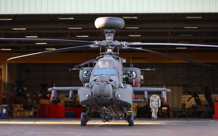 Exército britânico começa introduzir novos helicópteros em serviço