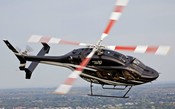 Pai e filho em volta ao mundo em um helicóptero Bell 429