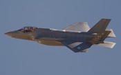 Pentágono suspende voos dos F-35 após motor de avião pegar fogo