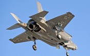 Caça furtivo F-35B do Reino Unido cai no Mediterrâneo