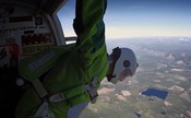 Norte-americano saltará sem paraquedas de avião a sete mil metros do solo